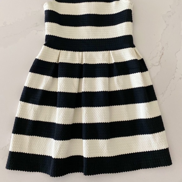 Selling - Picture 4 of 5